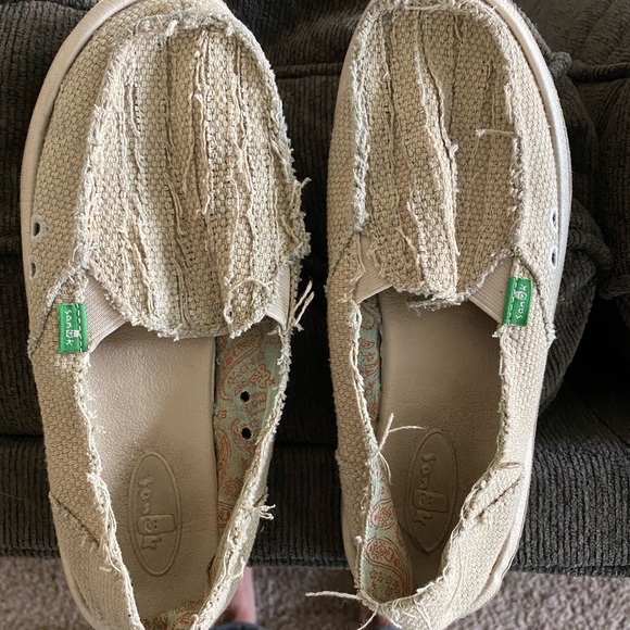 Woman’s shoe - Picture 2 of 3